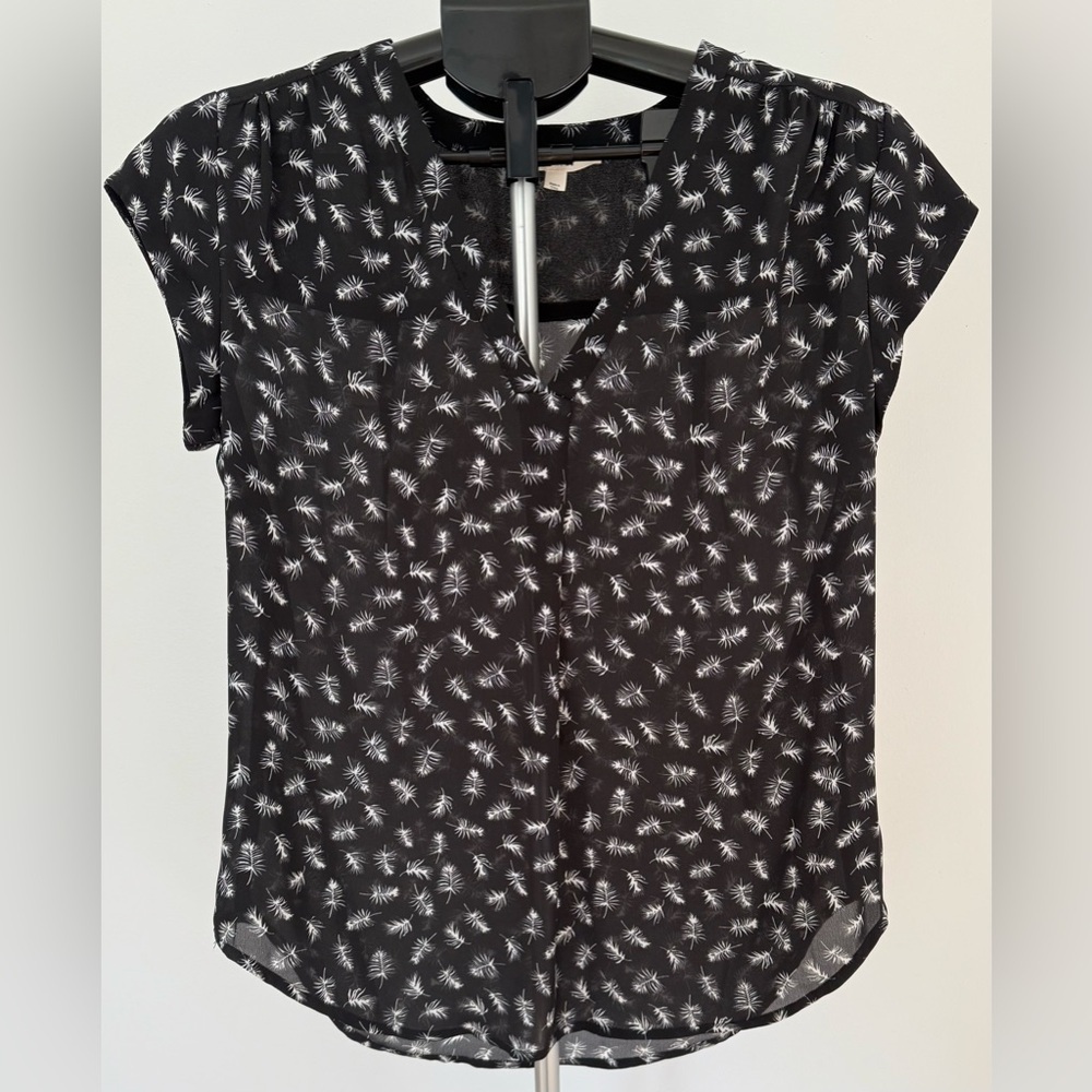 Fun2Fun Black Feather Print Blouse | Size Medium | Lightweight & Stylish